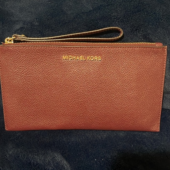 - Authentic Michael Kors wristlet - Picture 2 of 5